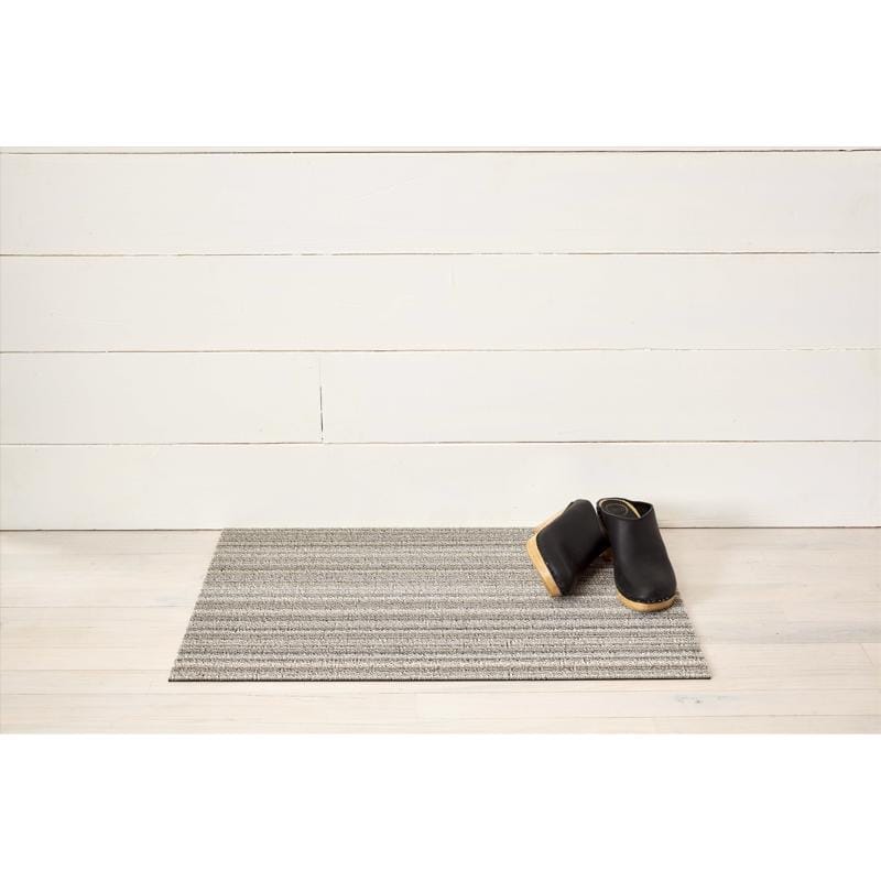 Chilewich 200134-001 18 in. W X 28 in. L Gray/White Skinny Stripe Polyester/Vinyl Door Mat