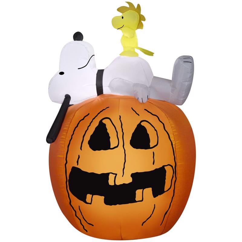 Gemmy 73950 4.5 ft. Prelit Snoopy and Woodstock on Jack-O-Lantern Inflatable